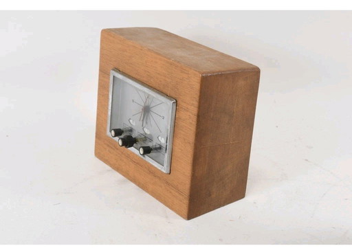 Kitchen timer marked WB-8084 Chicago USA with wooden housing