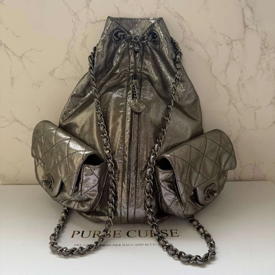Chanel mini Mochila plateada metálica – Cristal, Modern (photo 5 of 15)