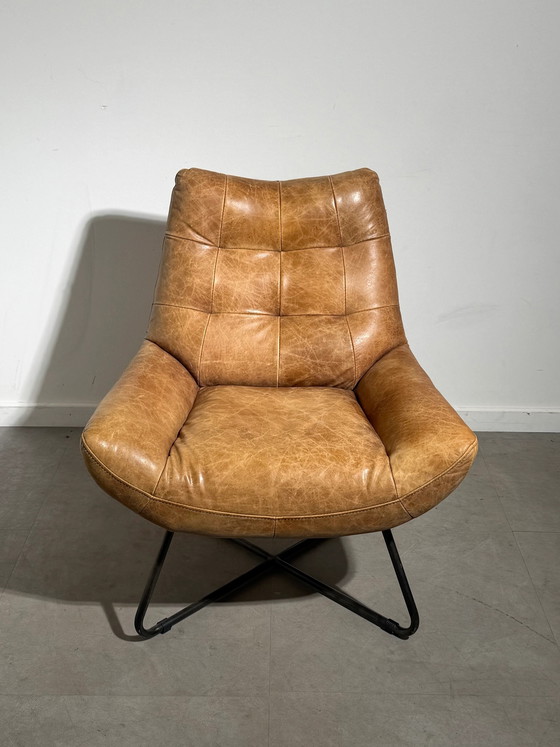 Fauteuil en Cuir Cognac avec Base en Métal Industriel (photo 2 of 6)