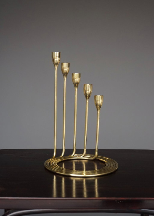 Ensemble de candélabres spiralés en laiton de style scandinave, Danemark, années 1960.