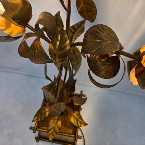 Image 1 of Lámpara floral de Hans Kögl con cuatro flores. Totalmente dorada y hecha a mano.