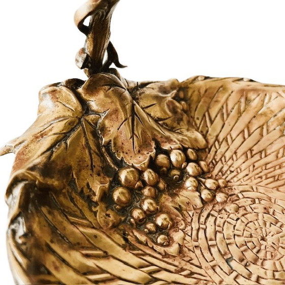 Image 1 of Cuenco antiguo de latón Art Nouveau con hojas de parra de mimbre, década de 1900