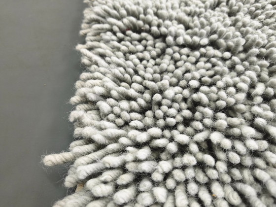 Image 1 of Alfombra de lana danesa de pelo largo de C. Olesen, gris claro, década de 1990.