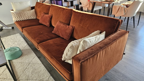 Image 1 of 3-Pickel-Bank