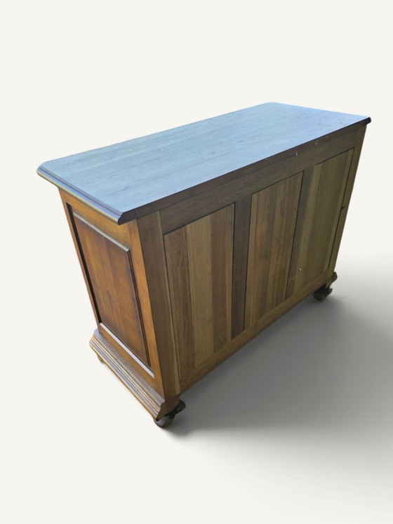Antieke eikenhouten commode met drie laden in de Lodewijk XIII-stijl. – Ladekasten, Metal, Wood (photo 4 of 5)