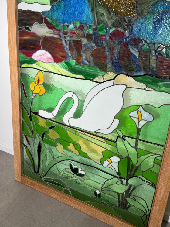 Großes Buntglasfenster mit Schwanenlandschaft – Dekoration (photo 5 of 6)