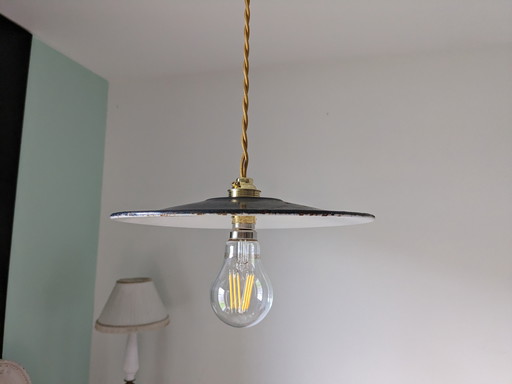 Industriële hanglamp van zwart geëmailleerd plaatstaal