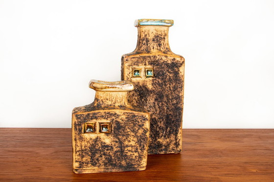 Image 1 of Paar Zweedse aardewerk vazen in Brutalistische stijl met geëmailleerde halzen door Curt Magnus-Addin 1960.