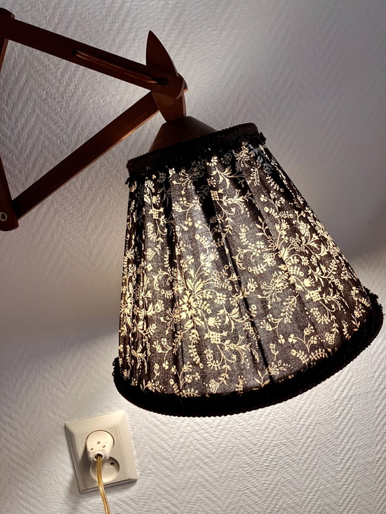 Deense Vintage Schaarlamp Met Originele Stoffen Kap – Wandlampen, Textile, Wood (photo 4 of 7)