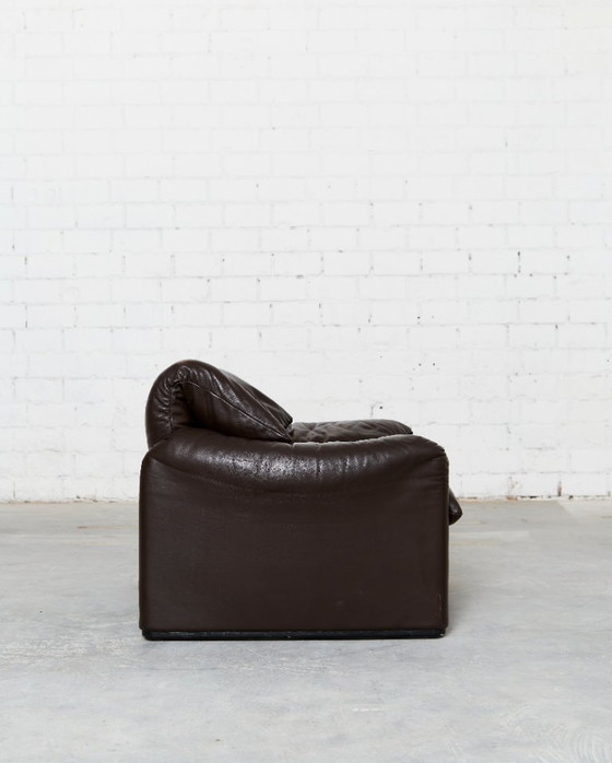 Image 1 of Maralunga-Loungesessel und passender Hocker aus Leder von Vico Magistretti für Cassina, 1980er Jahre, 2er-Set