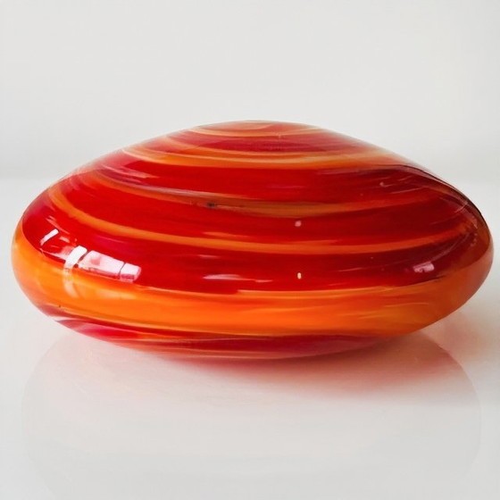 Image 1 of Vintage Duitse platte presse papier oranje rood swirl 1970's