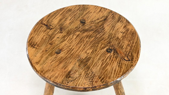 Image 1 of Paar primitive Dreibein-Tische. Frankreich, ca. 1940.