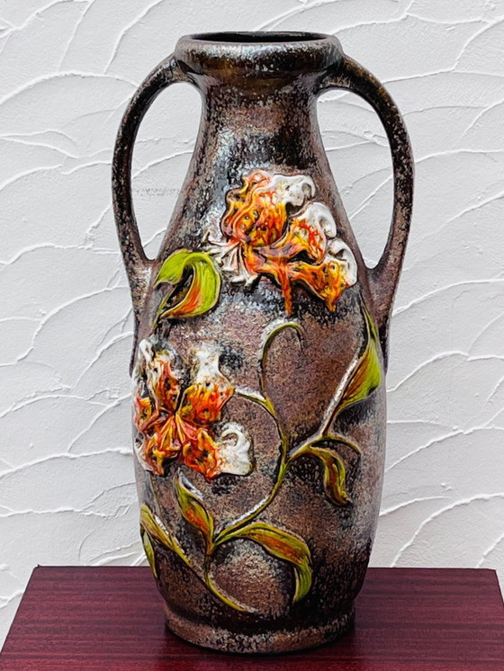 Image 1 of Grande vaso vintage della Germania Ovest, manici, decorazione floreale in rilievo