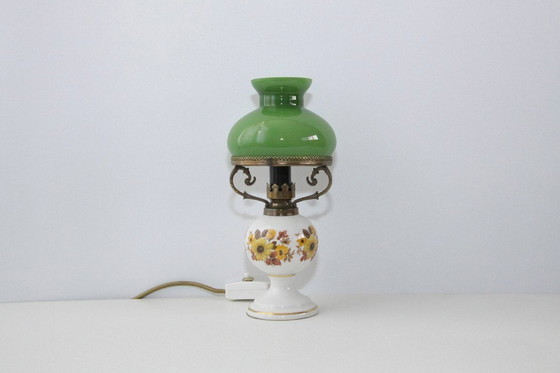 Image 1 of Paralume in vetro di petrolio, vetro opalino, porcellana verde, anni '70, J Vintage