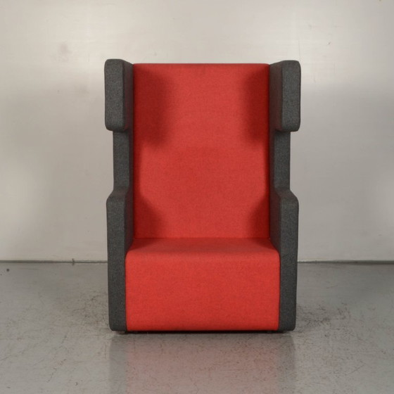 1x Ahrend Earchair / Grey/Red / 144x78x75 cm – Armchairs, Textile, Wool (photo 2 of 5)
