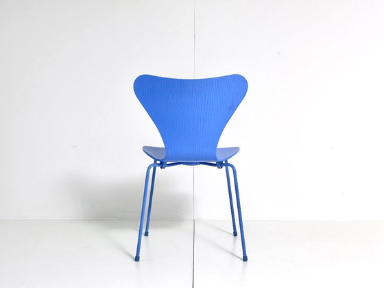 1 Chaises Fritz Hansen Série 7, Arne Jacobsen, Trieste, Chaises de salle à manger, Bois, Métal, Bleu (photo 10 sur 15)