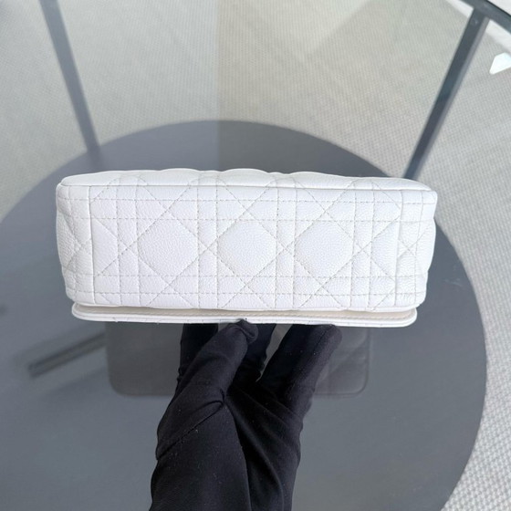 Image 1 of DIOR CARO PICCOLO - PELLE DI VITELLO MARMORIZZATA CANNAGE, FERRAMENTA BIANCA ORO