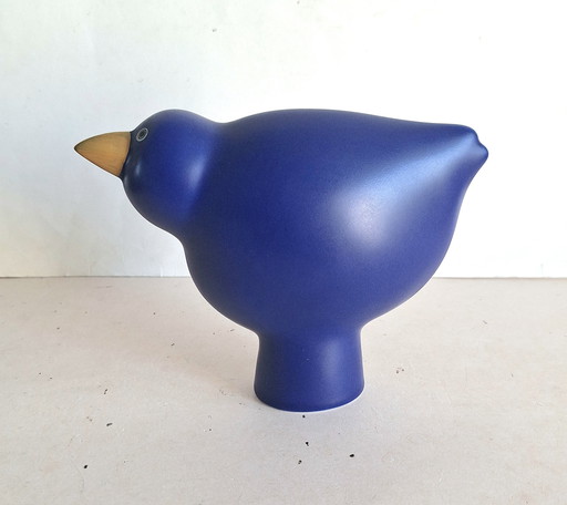 Arabia Finland pottery Parvi Bird Lisa. Design is by Howard Smith 90s.