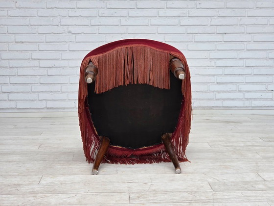 Image 1 of Sillón de cóctel danés de la década de 1950, tapizado en terciopelo rojo cereza.