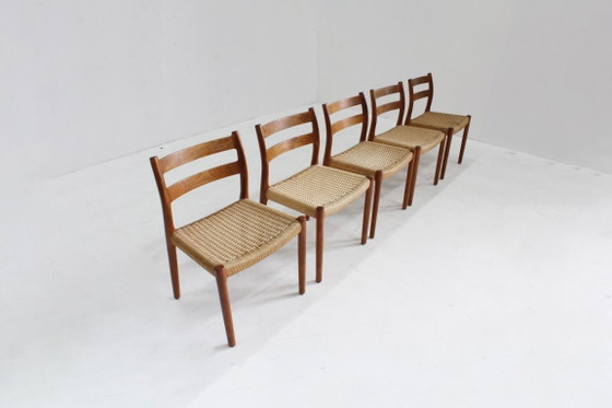 Image 1 of 5 x Vintage Deense eetkamer stoelen Niels Otto Moller model 84 papercord