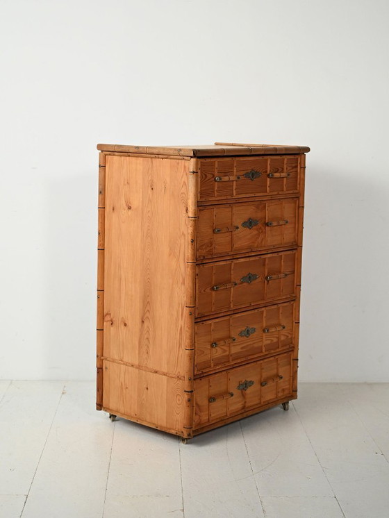 Image 1 of Cómoda de estilo colonial escandinavo en pino y bambú