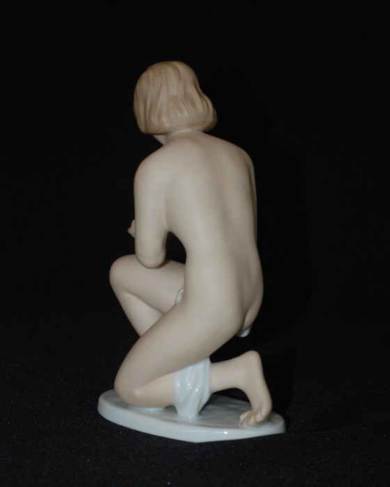 Image 1 of Femme nue buvant, 1964. Manufacture de porcelaine Kurt Steiner de Wallendorf