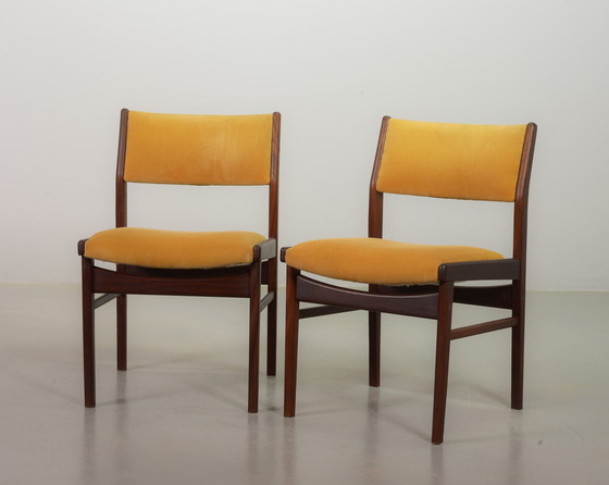 Image 1 of 2 Dutch Vintage Design Teakhouten Eetkamerstoelen met Honinggele Corduroy Stoffering, Nederland, 1960