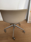 1 x Arper office chair cream leather, height-adjustable and swivel