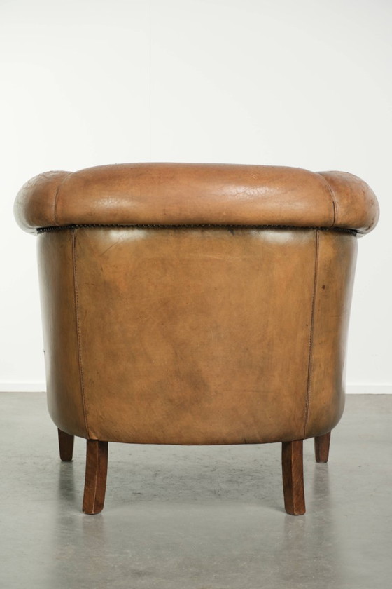 Sturdy Worn Vintage Sheepskin Club Armchair With A Comfortable Seat And A Beautiful Color – Leather (photo 4 of 13)