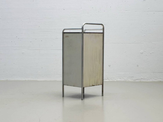 Image 1 of Nachttisch mit Bauhaus-Einfluss von A. Farina, Lissone Italien, 1930er Jahren