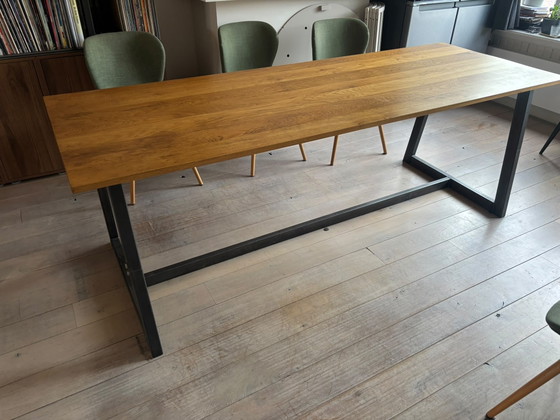 Handgefertigter Eichentisch mit Stahlbeinen – Esstische, Wood (photo 4 of 6)