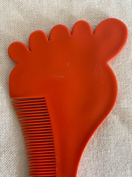 Vintage Jäneke Foot-Shaped Orange Comb, Italy, 1960s–1970s – Decorative Objects, Plastic (photo 4 of 7)