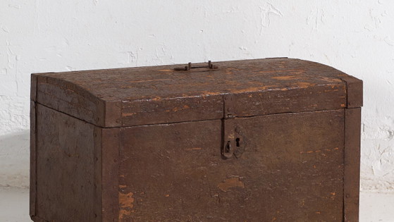 Coffre ancien avec structure métallique (c.1920) #3 – Commodes, Metal, Rustic (photo 3 of 34)