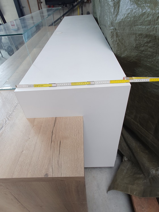 Image 1 of Elegante mostrador con iluminación LED