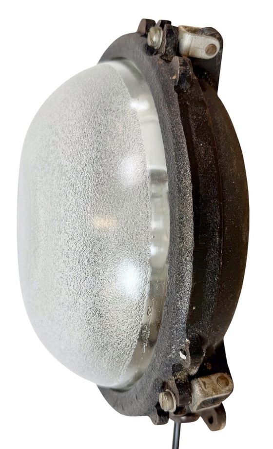 Zwarte industriële gietijzeren wand- of plafondlamp van Elektrosvit, jaren 60. – Wandlampen, Glass, Cast Iron (photo 2 of 14)