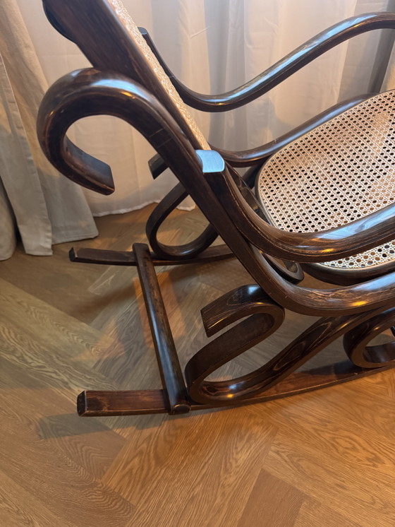 Image 1 of Sedia a dondolo Thonet d'epoca