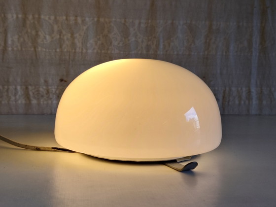 Opaline Globe Ceiling Light or Wall Sconce - Mid. 20th Century – Glass (photo 4 of 8)