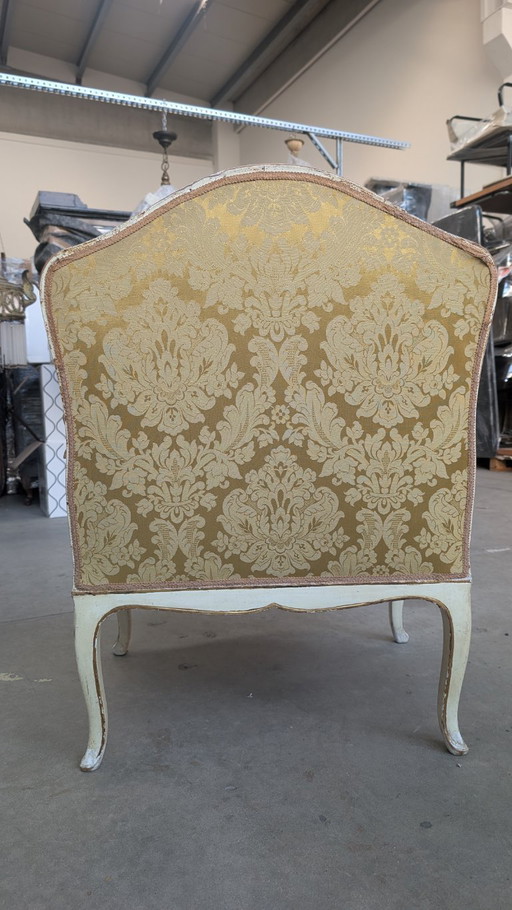 Coppia di poltrone Bergere in legno laccato con lumeggiature in oro sedile