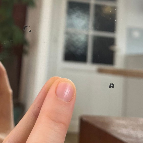 Image 1 of Toletta - Mobiletto da ingresso impiallacciato in noce, 1940