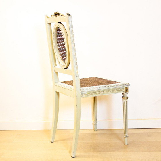 Image 1 of Lodewijk XV-stijl stoel met gebroken wit en gouden details, jaren 1930