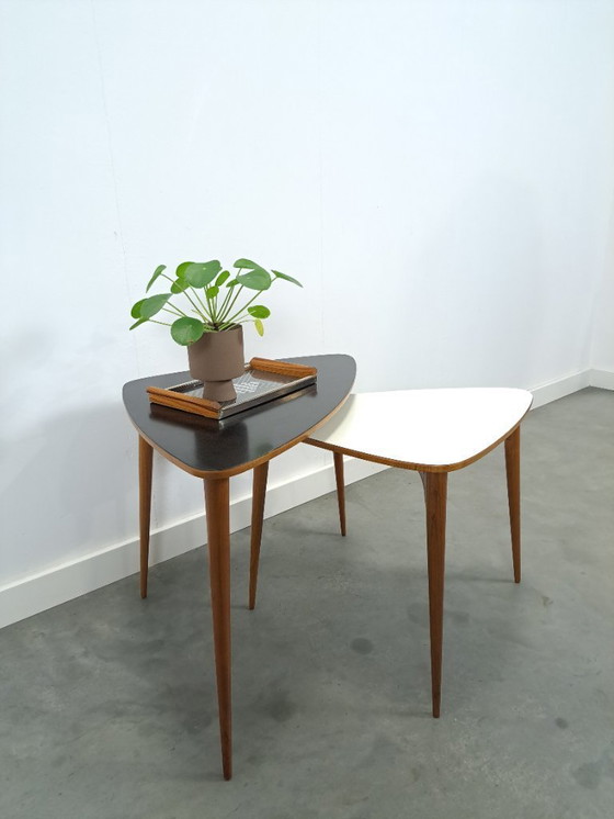 Image 1 of Set zwart wit tafel met houten poten Kaiser Köln