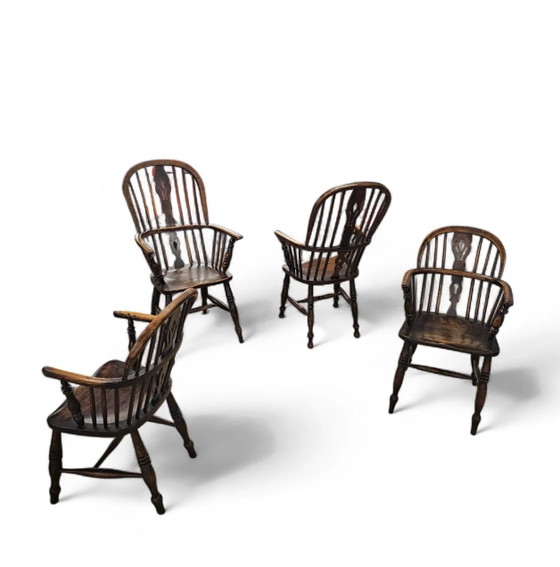4 x Fauteuil Windsor ancien 2 bas / 2 hauts à dossier à fuseaux en orme / 19ème siècle (photo 8 of 15)