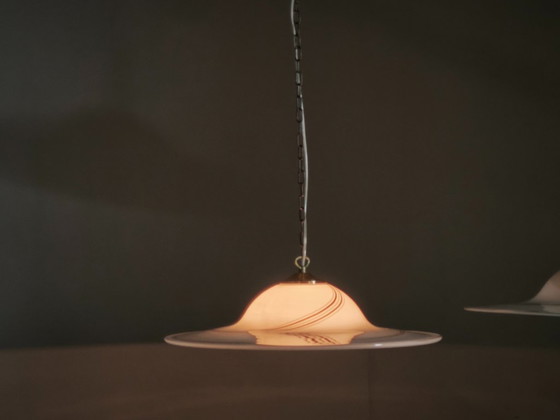 Paar Italiaanse Murano opaalglas en messing hanglampen uit de jaren 70 – Kroonluchters (photo 15 of 15)