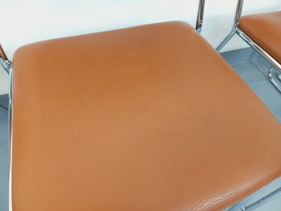 Image 1 of Set di 4 sedie a slitta vintage degli anni '70 in metallo cromato e similpelle color cognac
