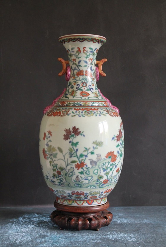 Image 1 of Vaso cinese a balaustra in celadon decorato a mano con marchio di sigillo