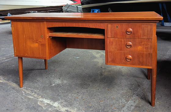 Image 1 of Scrivania indipendente vintage in teak danese con sezione bar