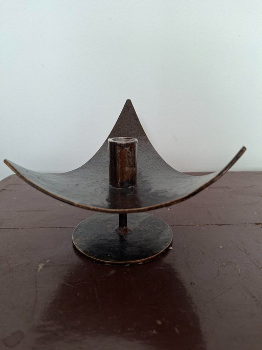 Vintage handgemaakte metalen kandelaar – brutalist, mid century design