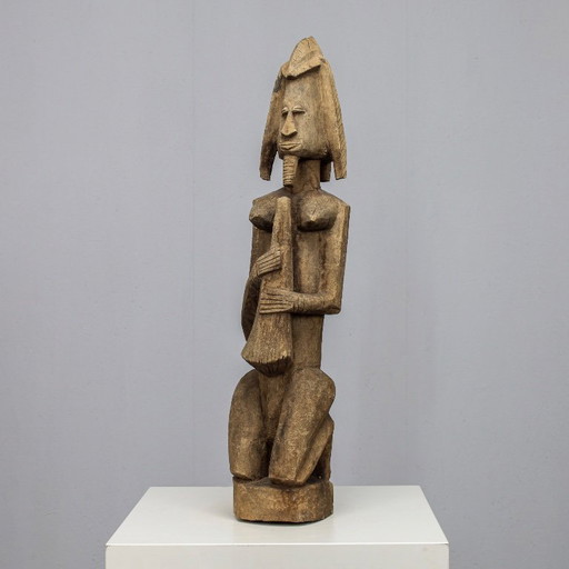Escultura femenina estilo Dogon tallada a mano, África, década de 1970.