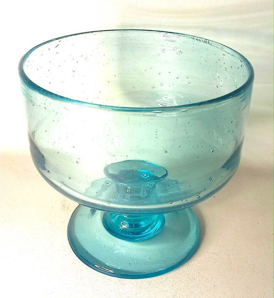 Image 1 of Stielschale aus blauem Blasenglas, 1970er Jahre, 26 cm Durchmesser
