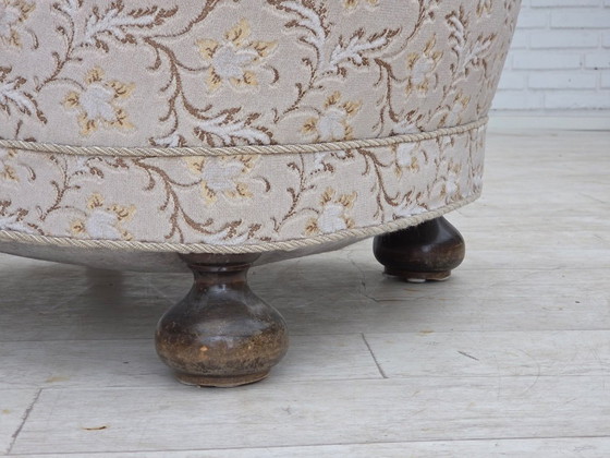 Image 1 of Fauteuil danois incurvé des années 1970, revêtement d'origine en velours vert clair/gris.